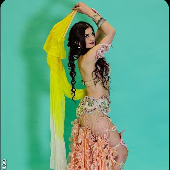 Meet your Posher, Kelly Avena - Picture 4 of 5